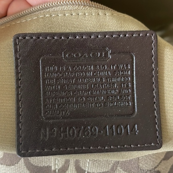 Coach Handbag. - Picture 4 of 7